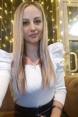 Анна, метро Крымская